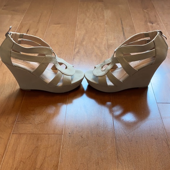 Tan wedge shoe - Picture 6 of 7